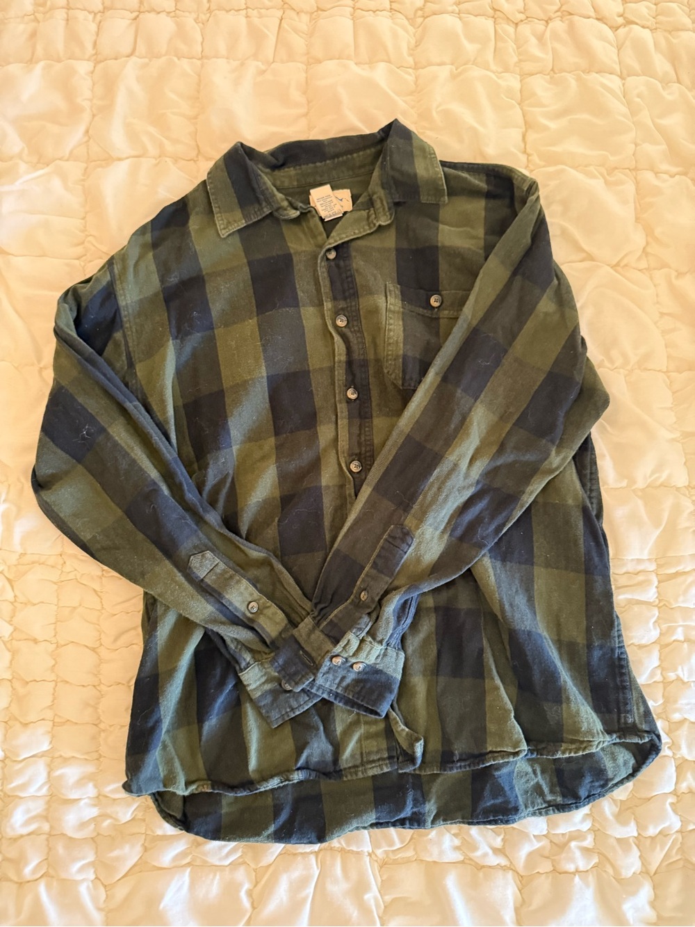 Men's Green & Black Plaid Long-Sleeve Button-Down Shirt